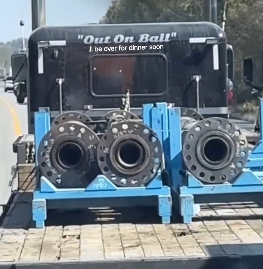 layer_select's tweet image. You think you&apos;ve seen it all...😅🤣