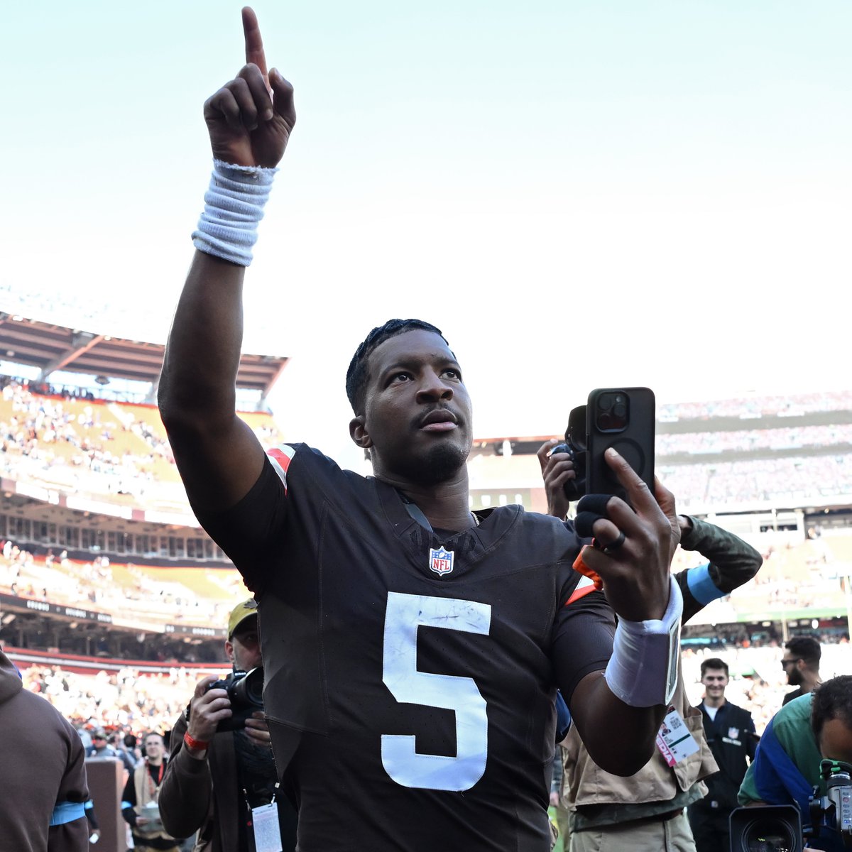 Browns QBs with 300+ Pass Yards, 3+ Pass TD and 0 INT in a win over last 15 years

Baker Mayfield
Jameis Winston