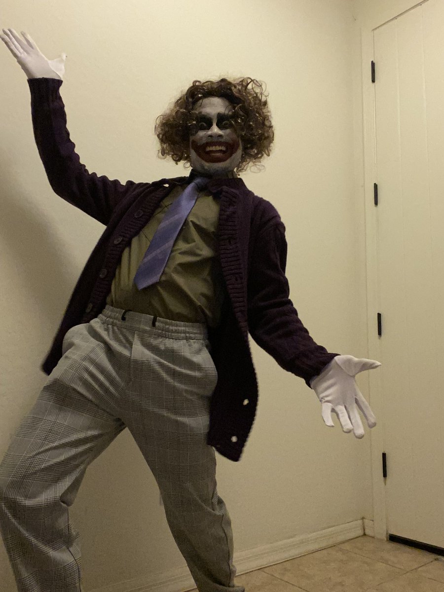 ClintonRandolph's tweet photo. Went to a friend’s Halloween party last night and stayed in Joker character nearly  the whole time I was there—what an acting exercise 😮‍💨 https://t.co/09OrK5ScQP