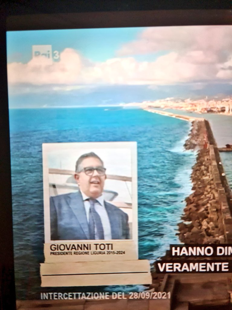 Quel linguaggio, quella logica infima utilitaristica delle intercettazioni di #Toti sono nel dna di questo paese: il virus dell'appropiarsi di tutto, in modo feroce e spasmodico con la bava alla bocca. 

#reportrai3