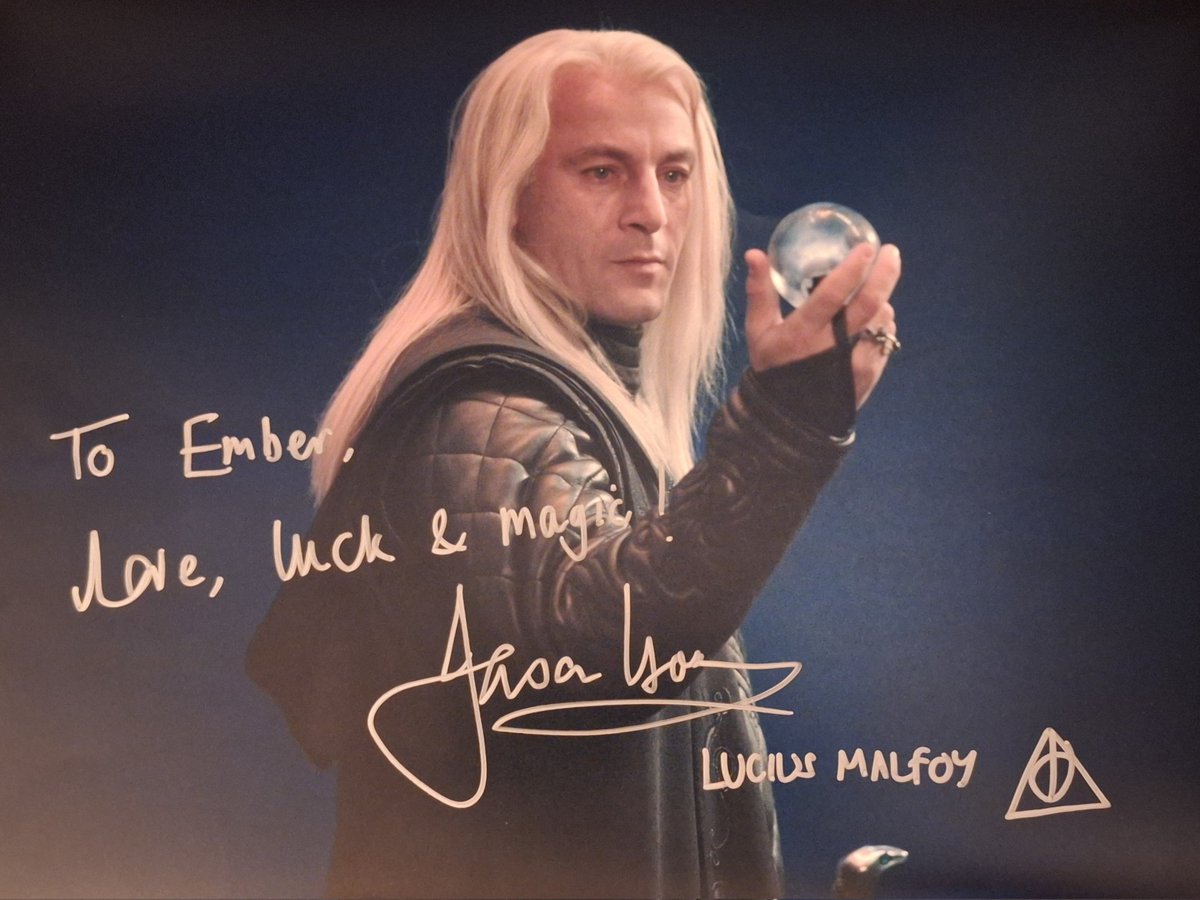 Ember_Mercury_'s tweet photo. So happy and thankfull i got to meet Jason Isaacs at #brusselsComicCon today 🥺❤️ This man is absolutely one of the kindest and most interesting persons i've ever met, and by far my favorite actor. Had the chance to actually talk to him for a while. https://t.co/DxjLDBSj4P
