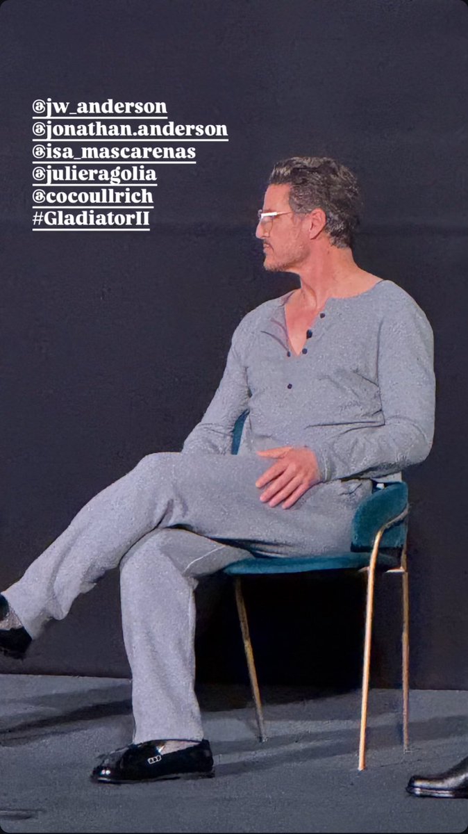 PedroPascalpage's tweet image. During a special screening of ‘GLADIATOR II’

Thank you for the pic @MartinWWalker 🫶