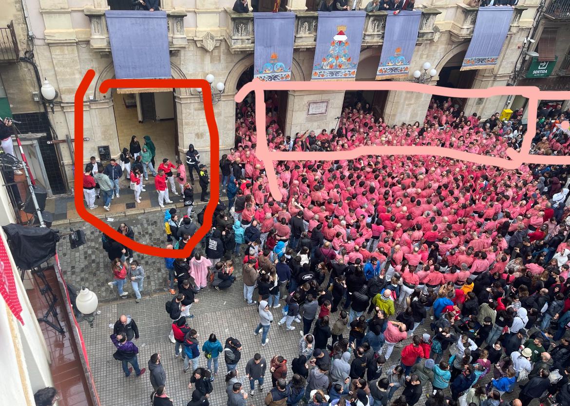 Busca la diferència . Ara plou, ara no.
<a href="/JovesValls/">Colla Joves Xiquets de Valls</a> <a href="/ajvalls1/">AjuntamentValls</a> <a href="/collavella/">Colla Vella dels Xiquets de Valls</a>