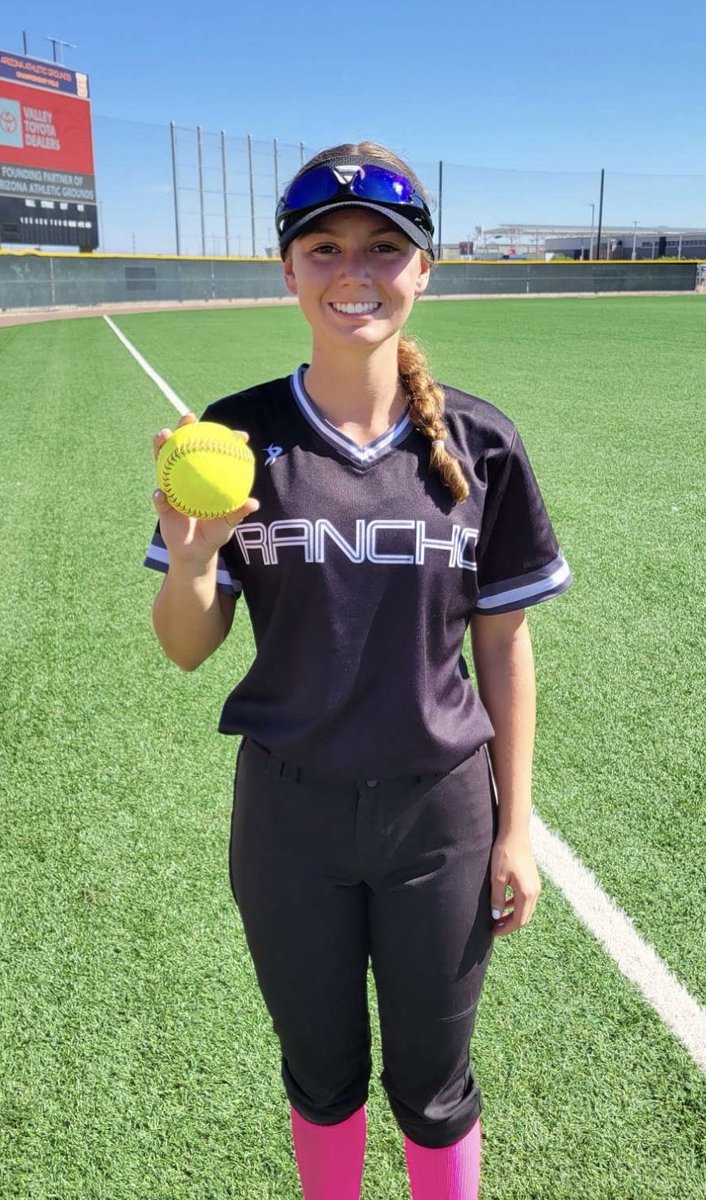 K_Robison_2026's tweet photo. October 26-27, 2024

•First video- OVER THE FENCE HOMERUN!!!!

•Second video- double

•Weekend AVG- .600

•Weekend RBI’s- 5

#softball #playlikeagirl #fastpitch #fastpitchsoftball #18U #softballers #homerun #clubsoftball #travelsoftball #girlpower #double #eastonghost https://t.co/5Wph1Bdsfz