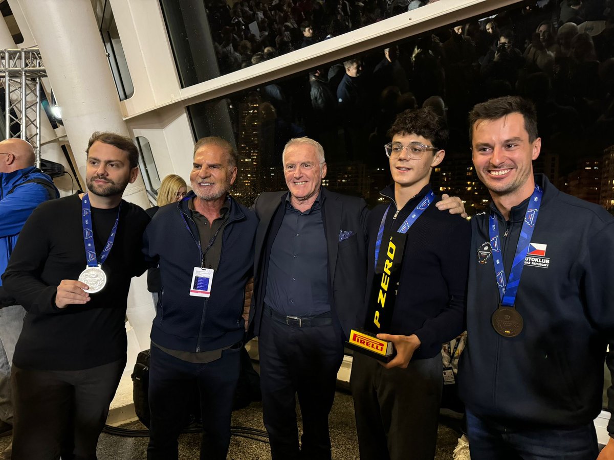 marcello_lotti's tweet photo. TCRWorld🌍
#FIAMGame
Valencia🇪🇸
Prizegiving ceremony
🥇 🇦🇷 Ignacio Montenegro
🥈 🇧🇷 Raphael Reis
🥉 🇨🇿 Adam Kout
Well done 👏👏👏
#TCRSeries #Spain #FIA https://t.co/d4I3HMhTdZ