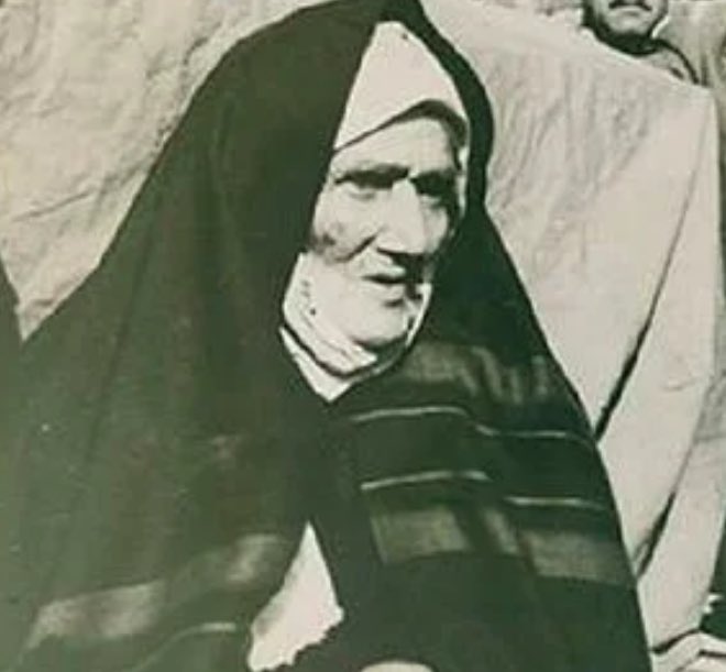 Nene Hatun 1857'de Erzurum'un kent merkezine 25 kilometre mesafede yer alan Çeperli köyünde doğduğunu..

16 yaşındayken Erzurumlu Mehmed Efendi ile evlenerek Erzurum Taşmescit Mahallesi'ne gelin gittiğini..

1877-1878 Osmanlı-Rus savaşına 22 yaşında gencecik bir kadın olmasına