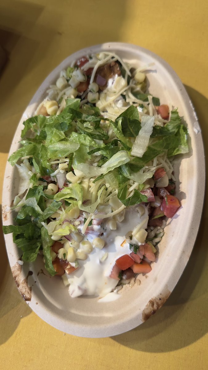 shawnconley's tweet photo. @ChipotleTweets been getting worse and worse. Waited almost 20 minutes after it was supposed to be ready and then got a subpar order…again. This was extra lettuce fulfillment. Really starting to rethink my patronage. This is becoming the norm https://t.co/P3SZhMH6FR