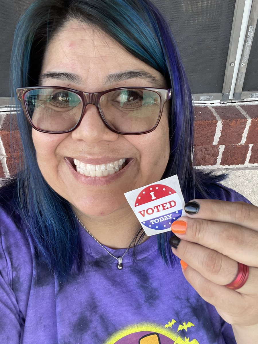 itsmrsgomez1112's tweet image. Alief votes!!!! #aliefvotes