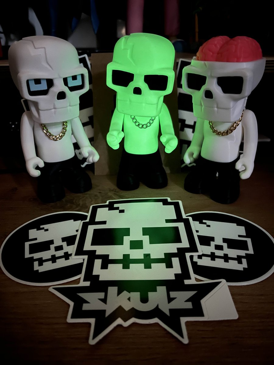 tidbyts's tweet photo. @emergeen @skulzclub @karmelo @BeerMagician @Krt0422 @xXiBeToKeNXx @wonkamilo @ildogofcrypto I have my trio right in front of me on my desk, can't stop staring at them... every few minutes I turn the lights off... https://t.co/05C2llpgl5