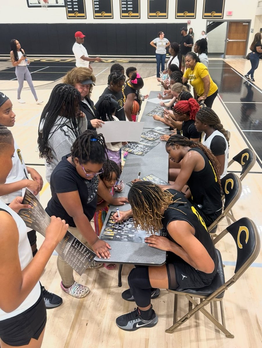 HoopsTrojan's tweet photo. Thank you to our fans and community for showing up and out for @HoopsTrojan today for our intrasquad game. The love was definitely felt and the energy was fantastic in our building. 🫡💪🏾🏀🔥
#LeaveIt https://t.co/wh4tCg1Ak7