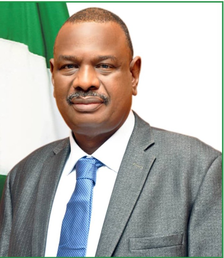 AbbaM_Abiyos's tweet photo. Sadly, the chairman Transmission Company of Nigeria (TCN) is from Arewa and his name is Engr Dr Sule Ahmed Abdulaziz 💔🥲

One week without electricity in North, our hospitals, businesses, schools and homes are all in darkness 😭 https://t.co/X6N1xjrHew