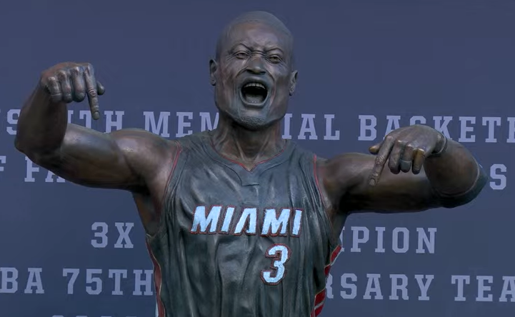 ohnohedidnt24's tweet photo. Dwyane Wade statue! https://t.co/x3r1gzLk9K