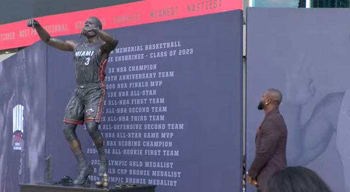 ohnohedidnt24's tweet photo. Dwyane Wade statue! https://t.co/x3r1gzLk9K