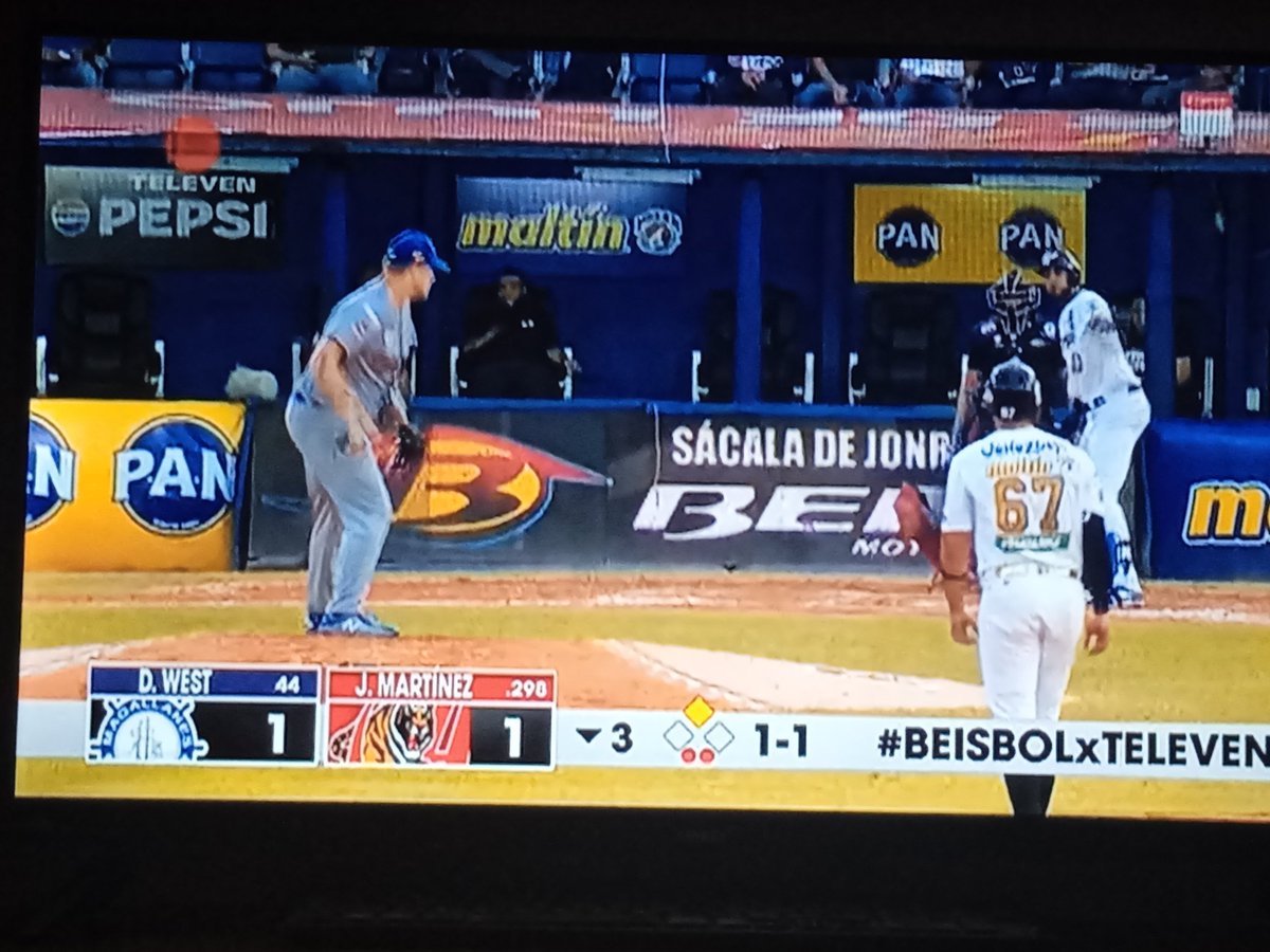 manfredmanuel1's tweet photo. #BEISBOLXTELEVEN Reportando la Espectacular 👍 Sintonía Flia Manfred Santamaria desde Aragua y Carabobo https://t.co/psLiGSzpjU