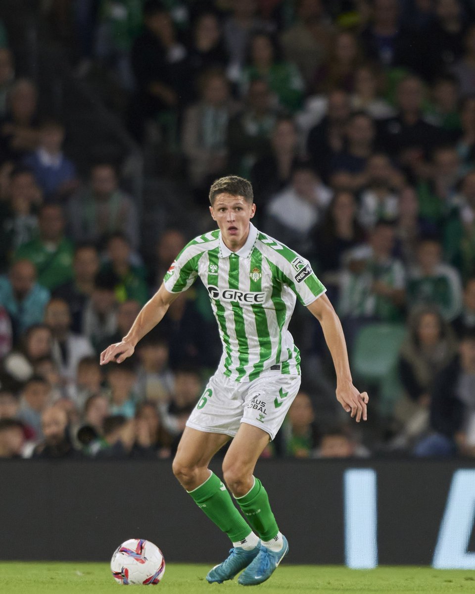 AltimiraSergi's tweet photo. Noche espectacular en casa. Siempre @RealBetis 💚💚 https://t.co/w3o9UR5SUk