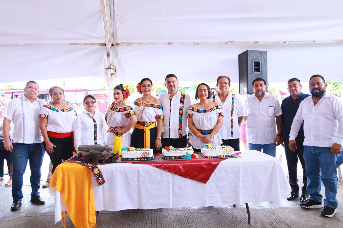 ComalcalcoMX's tweet photo. 🎊 ¡Celebrando en unidad con el pueblo!

✅ Desde el Mercado Público “27 de Octubre”, el alcalde @OvidioPeraltaS encabezó los festejos por el 197º Aniversario de la #FundaciónDeComalcalco donde locatarias, locatarios y autoridades municipales se dieron cita para celebrar en un ambiente de algarabía y unidad.