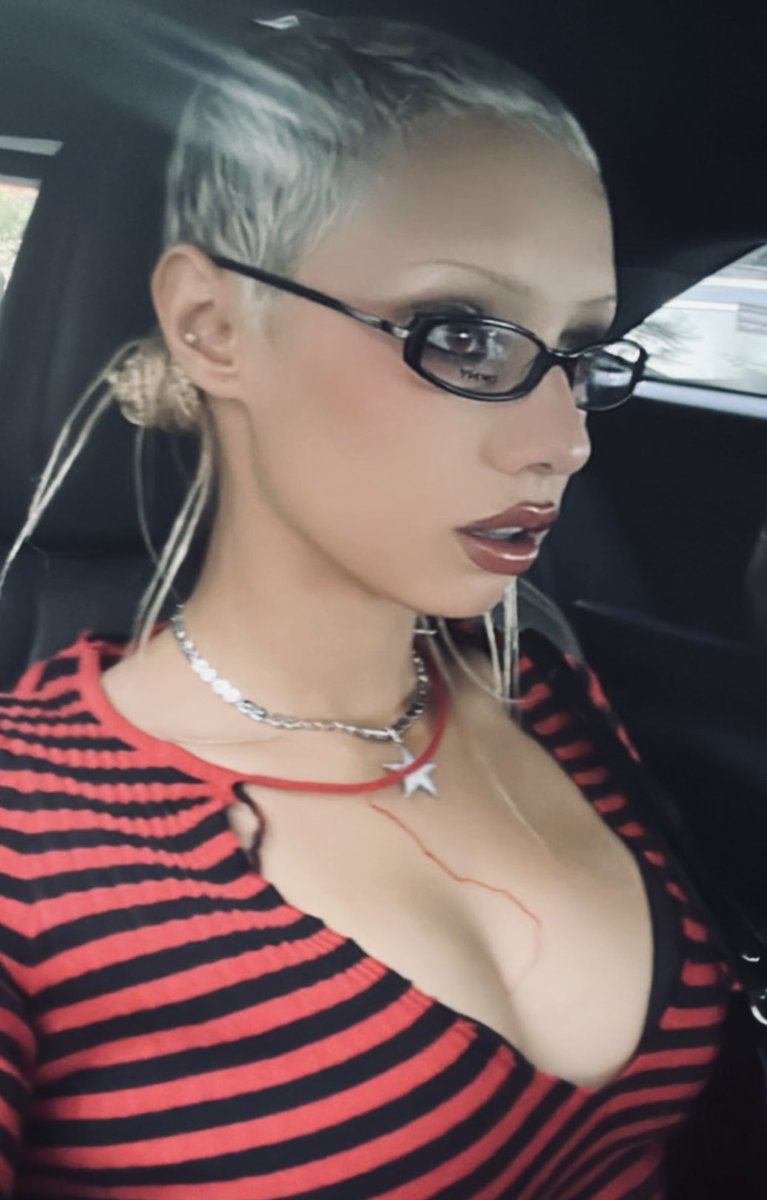 zbelle_z's tweet image. 🖤🤓 #jazZelleXdKnY #dkny @dkny #uglyworldwide #dinji