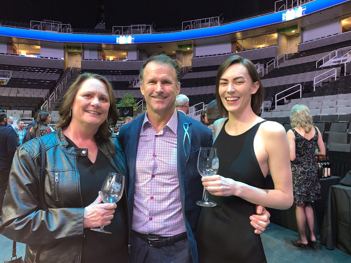 dasgutch's tweet photo. It is never lost on me that two of my favorite hockey players are literally two of my close friends. So lucky to know these two dudes ❤️ https://t.co/ebcWxQPADn