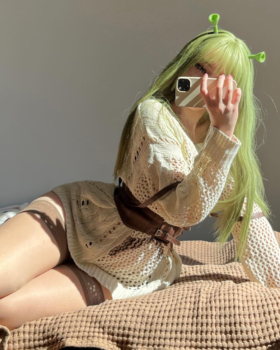 cy_kitt's tweet photo. shrek but it's your hot gf 🥰 https://t.co/XJIhilLVeo