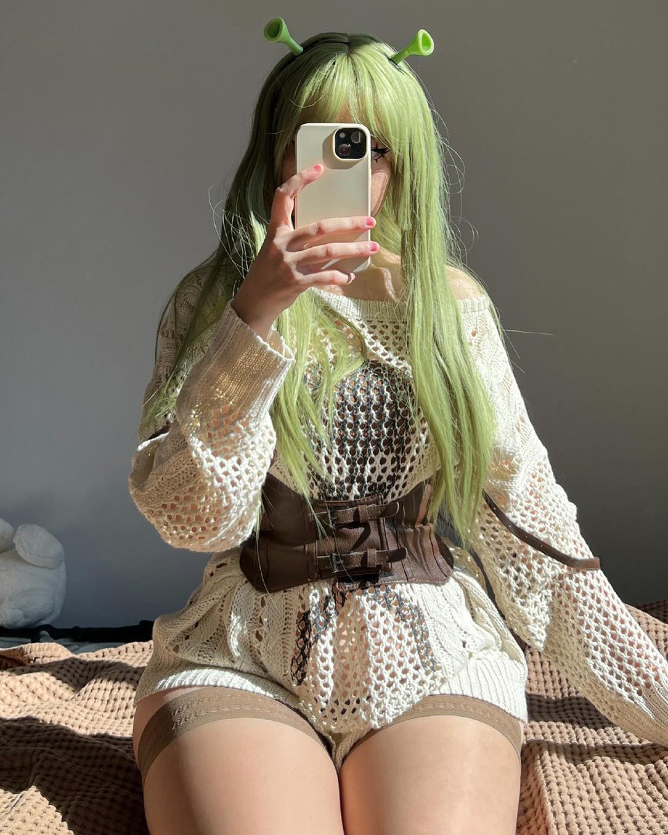cy_kitt's tweet photo. shrek but it's your hot gf 🥰 https://t.co/XJIhilLVeo