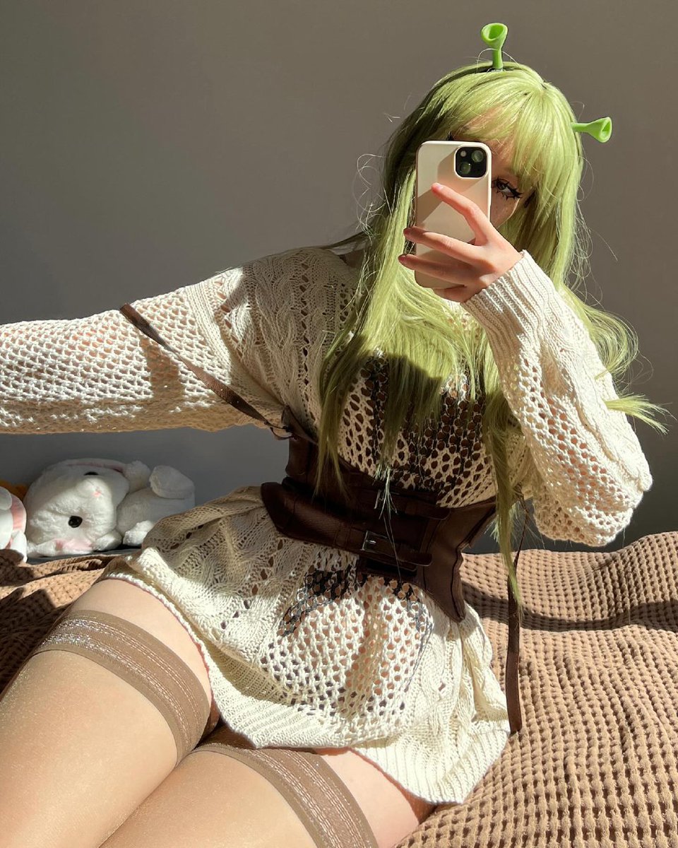 cy_kitt's tweet photo. shrek but it's your hot gf 🥰 https://t.co/XJIhilLVeo