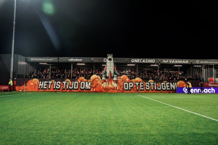 NL_FansOnTour's tweet photo. Uitsupporters speelronde 1️⃣0️⃣ @eredivisie:
#ALMNEC 400 (uitverkocht) 📸
#FORGRO 530
#PSVPEC 266
#NACRKC 590
#HEESPA 371
#UTRFEY 1.200 (uitverkocht)
#TWEHER 1.000 (uitverkocht)
#AJAWIL 1.072 (uitverkocht)
#AZGAE 236 https://t.co/NCsTBCExNG