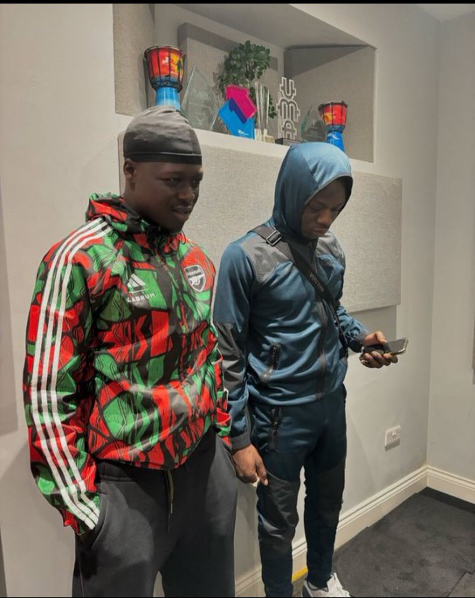 MusicConnoisseu's tweet photo. Pa Salieu &amp; J Hus in the Studio 👀

Something’s cooking 🔥😮‍💨 https://t.co/GqfIVKk9Jp