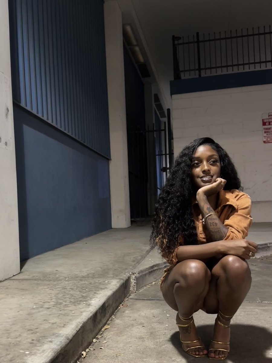 iamtherealnajaa's tweet image. happy birthday to me 🌹 #octobersveryown