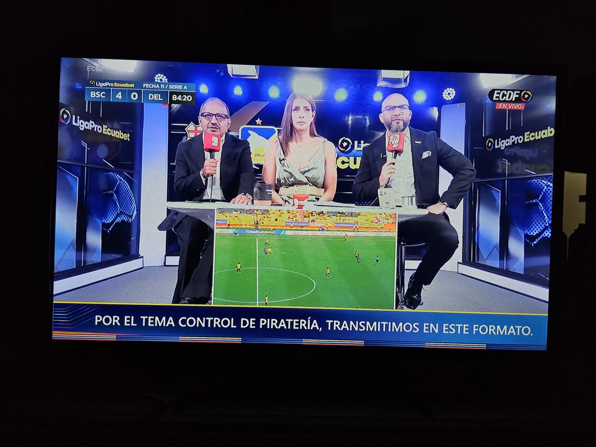 cuervomiguelc's tweet photo. Para esta payasada pagamos, @miguelloor  eres un mediocre. https://t.co/n5tS4JlCuk
