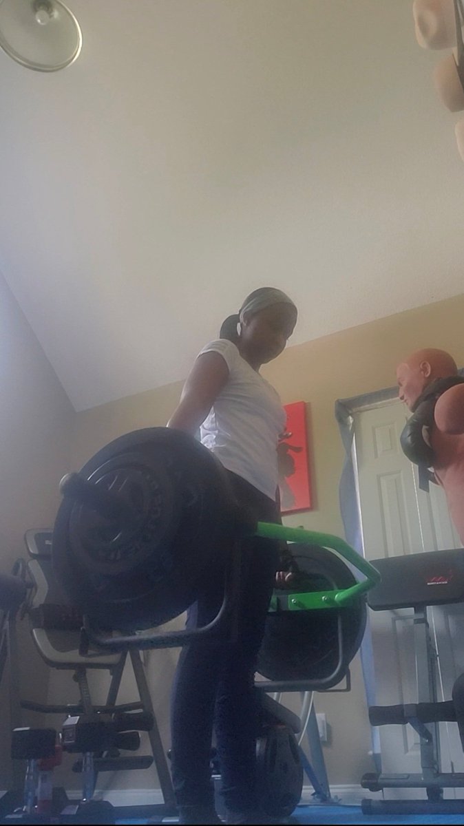 EboneKennedy's tweet photo. Back at it! 💪🏾 230 soon... https://t.co/s3hIoDZ1Fd