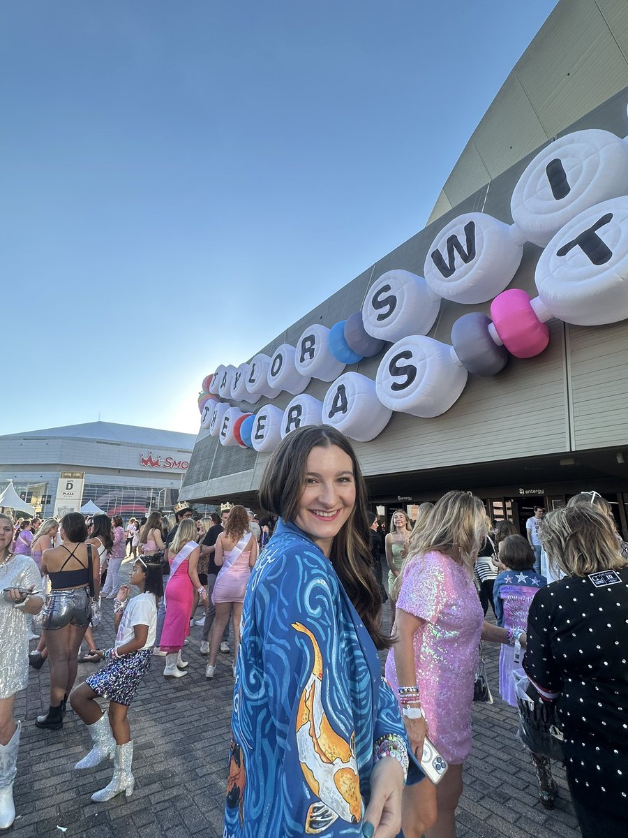 Doctor_Swiftie's tweet photo. Spot the fleur de lis 👀 #NOLASTSTheErasTour @taylornation13 https://t.co/Q8xeLghHIO