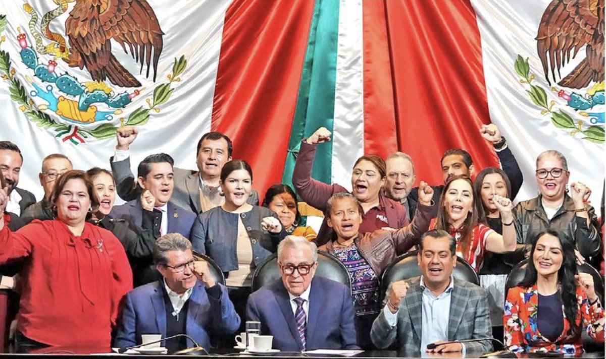 CrustaceoCas_'s tweet photo. Muchos inocentes asesinados esta semana en #Sinaloa.

Mientras tanto el desperdicio político de la nación: https://t.co/UyTUe1ZjOZ
