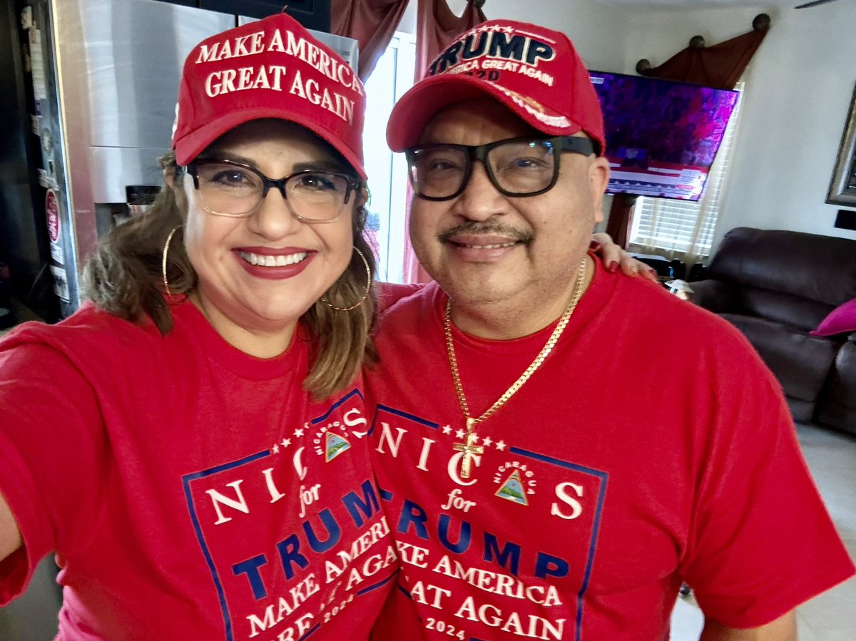AidaCarrion1's tweet photo. 🚨🚨🚨#NICASFORTRUMP apoyando el rally de nuestro presidente @realDonaldTrump y @JDVance en el Madison Square Garden en #NewYork #VeteransforTrump #CatholicForTrump #VamosAGanar #WeAreWinning #ProudRepublicans #NicaraguansAmericanForTrump #MAGA2024 https://t.co/8vYcDsnfE6