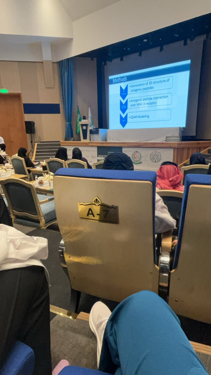 المؤتمر العالمي - العصر الحديث للجينات الوراثية 
كم المعلومات هائل ، البوسترات تنبئ بمستقبل باهر ولامع في مجال الجينات الوراثية والتقنية الحيوية في مملكتنا العظيمة .. 🧬 

فخوره جدًا بهذا الحدث الكبير في مدينتنا عروس المصايف 🫡🌱