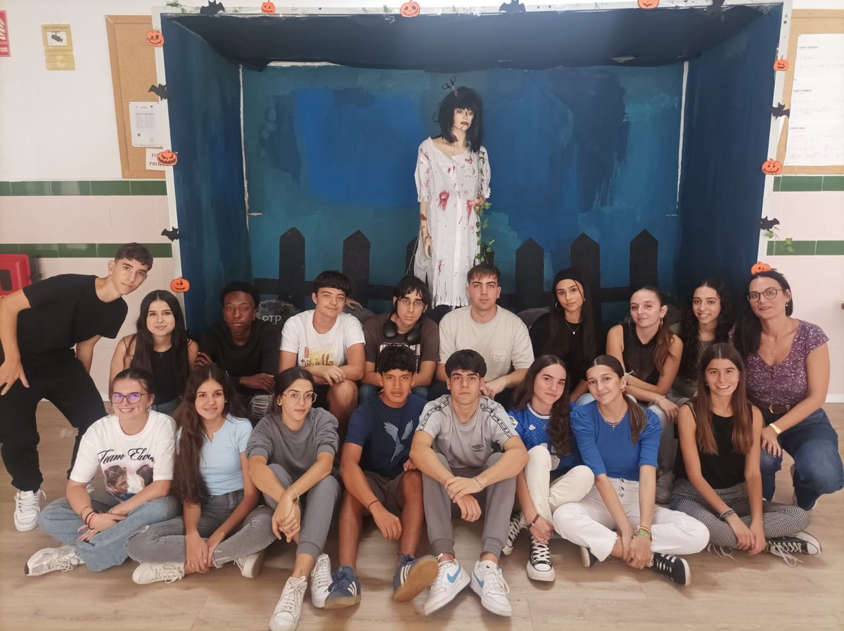 IES Martínez Montañés tweet media