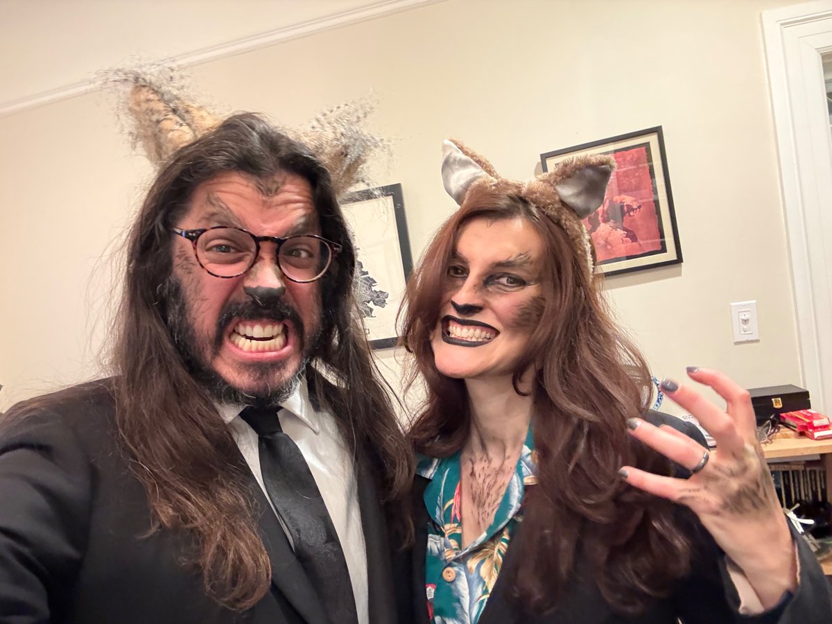 larley's tweet image. Awooooooooo werewolves of London! 🎶