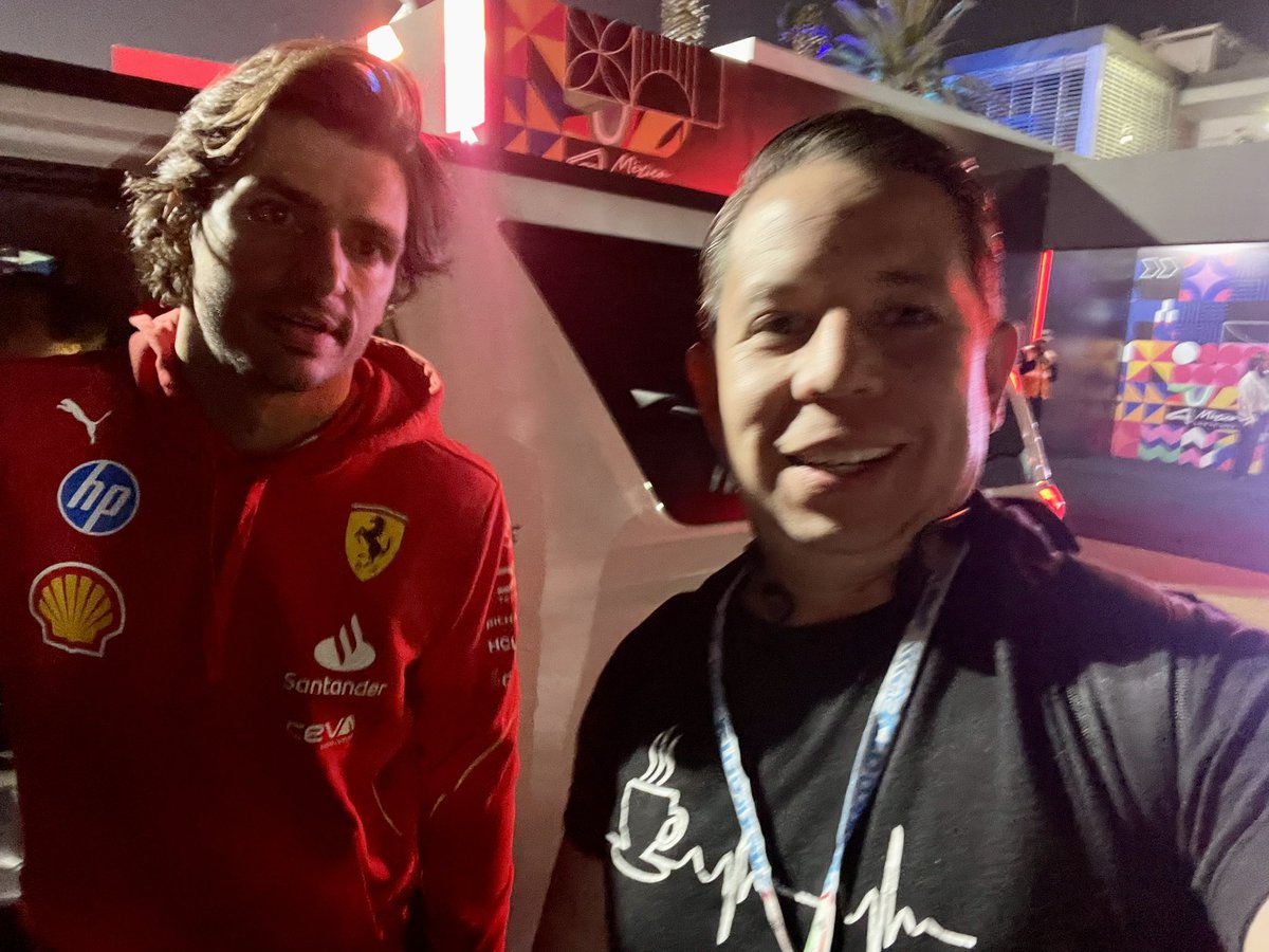 LordJulay's tweet photo. Felicidades campeón!! @Carlossainz55  #F1 #GPMexico https://t.co/bpSAP6WVhH