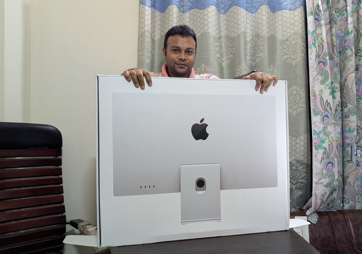 samazgor's tweet photo. Apple Studio Display. https://t.co/bqwU0DM0vR