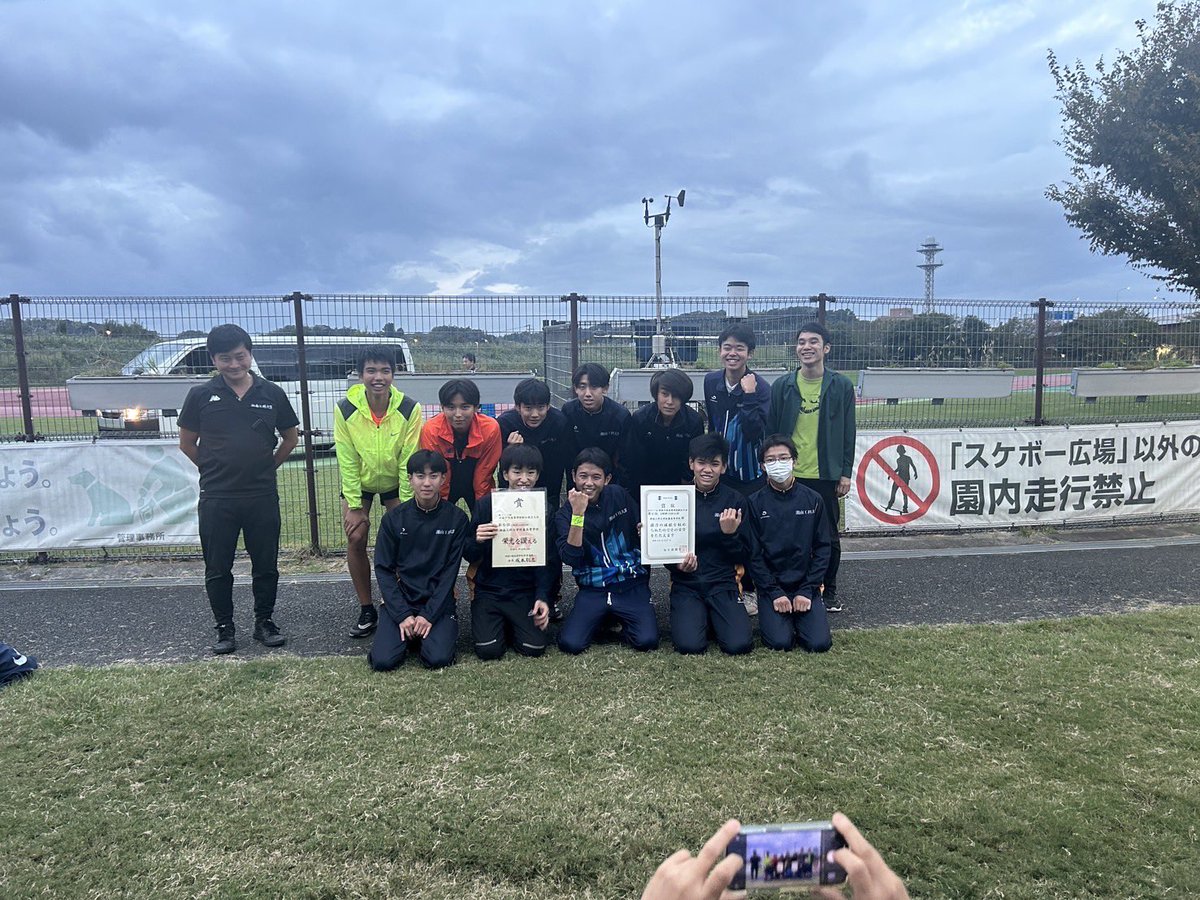 shonan_2022's tweet photo. 神奈川県高校駅伝

6位となり、関東大会へ進むことができました。久々の関東駅伝になります。皆よく頑張りました。
一方で、勝負をする始めての駅伝を通して、多くの課題も見つかりました。まだまだ、成長します！
応援していただいた、保護者、OB、また関係者の皆様、ありがとうございました。 https://t.co/xwASrWrGNk