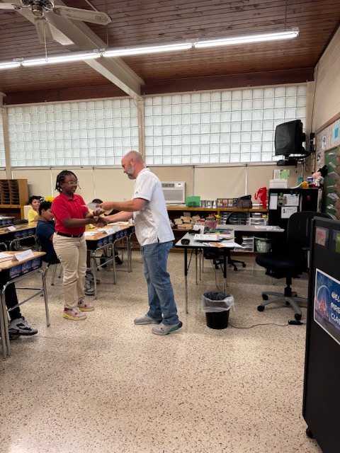 annunciationhss's tweet photo. 5th grade welcomed Mr. Clay Sills from Old National Bank this week for our Junior Achievement program. He taught us about supply and demand, employment and what it takes to be a good employee and team member and how to conduct an interview. https://t.co/owoLb9v24J