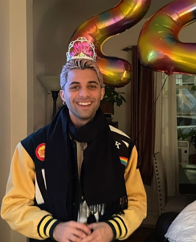 erickxcandy's tweet image. Feliz cumpleaños a nuestras dos Karlitas, nuestras twins del team

Las candys les deseamos lo mejor hoy y siempre, que siempre sigan sus sueños, que sean muy felices y que cumplan muchos años mas.  Esperamos estén disfrutando su día, felicidades bebes 🎂🫂 @ebcshines @magnekarla