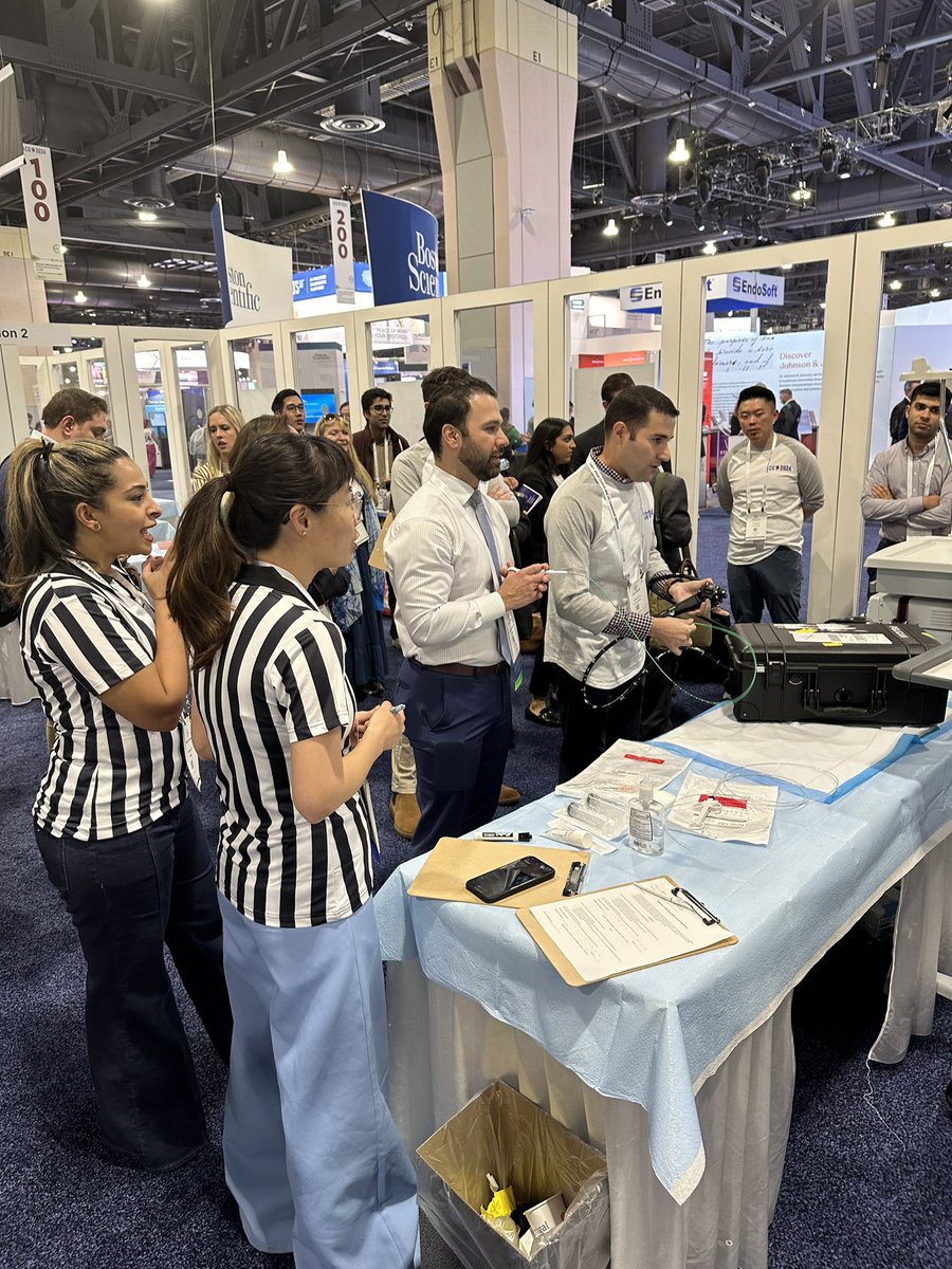 BilalMohammadMD's tweet photo. Nail biting finalee ๐ณ๐ณ๐ณ๐ณ๐ณ
The #EndoTitans ๐๐
Nerve wracking moments
And the winner is โฆ.
#ACG2024 @AmCollegeGastro
Starr judges @MN_GIMD @kehutchins77 @NickMcDonaldMD @IrisWangMD
And the ๐ธ of the show @mdmanatee https://t.co/anXUcM8PKc
