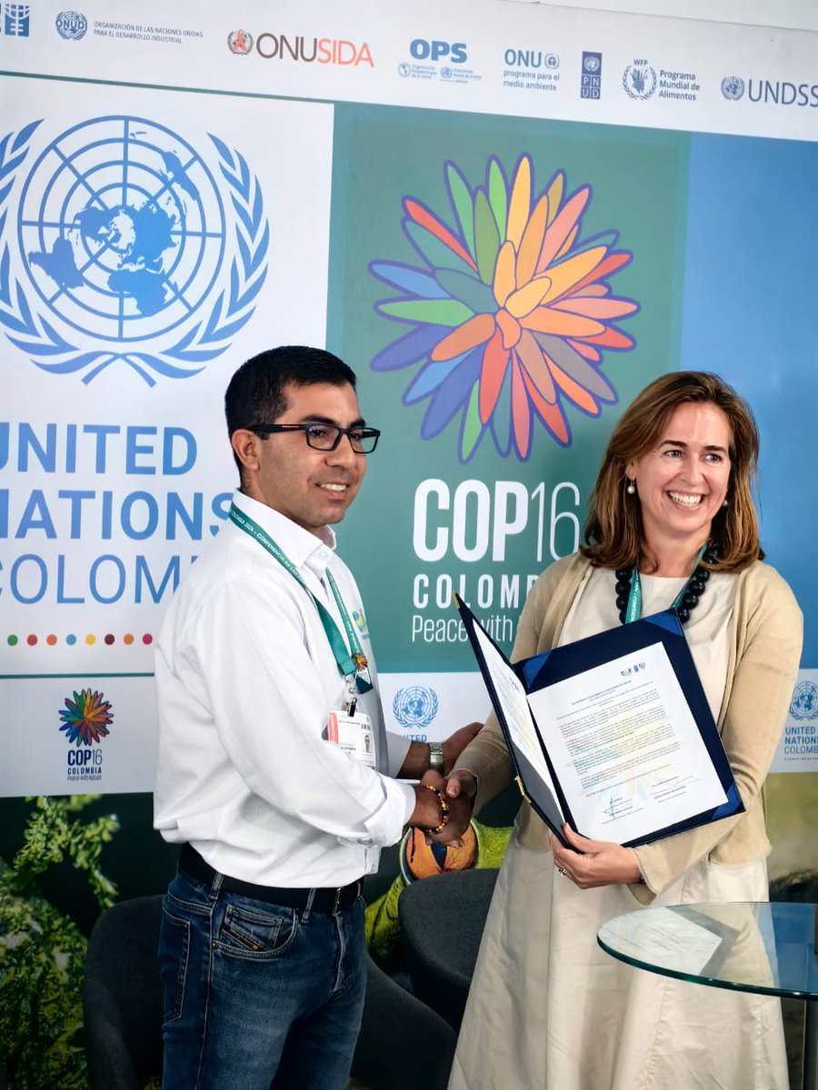 PnudColombia's tweet photo. 📣Anuncio. En el marco de la #COP16Colombia, celebramos la firma del acuerdo de intención para el "Proyecto Entornos Sostenibles Alrededor del Agua" con la @CAR_Cundi. Gracias a este proyecto se beneficiarán 330 organizaciones de base comunitaria de la región de #Cundinamarca. https://t.co/PG4BQR05FN