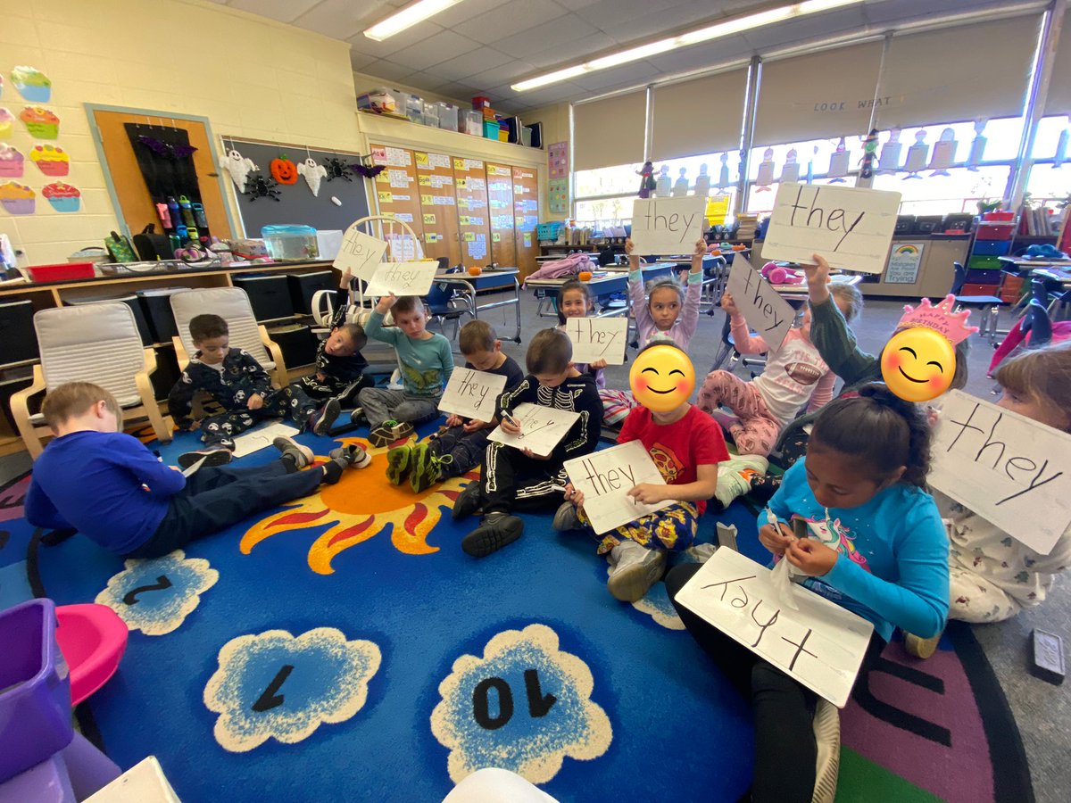 MrsDonovan5's tweet photo. Working hard during Fundations, marking up words, practicing trick words, and writing our sentences! 😝 @melandyk @jolsen90515940 @MountOliveTSD https://t.co/7KxiS06WAj