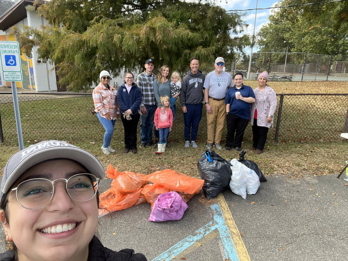ODUCEEAlumni's tweet photo. A BIG thank you to the volunteers who showed up this morning to clean the stream behind the WHRO office. We collected over 9 bags of trash along the perimeter of Colley Bay.

#odu #engineering #oduceealumni #odualumni #oducee #ceeac #colleybay #cleanthestream #volunteering https://t.co/6ZsMRXjZhd