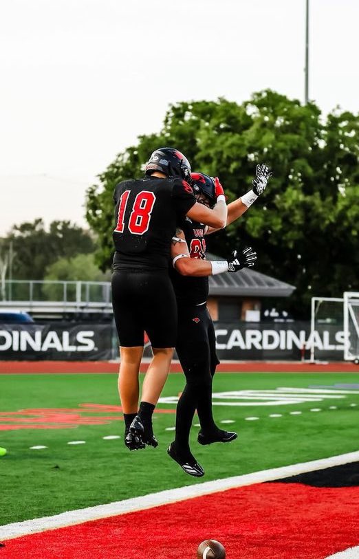 CoachNYoung's tweet image. Happy #NationalTightEndDay ! Just a bunch of guys doing whatever it takes to win! #7thFlo