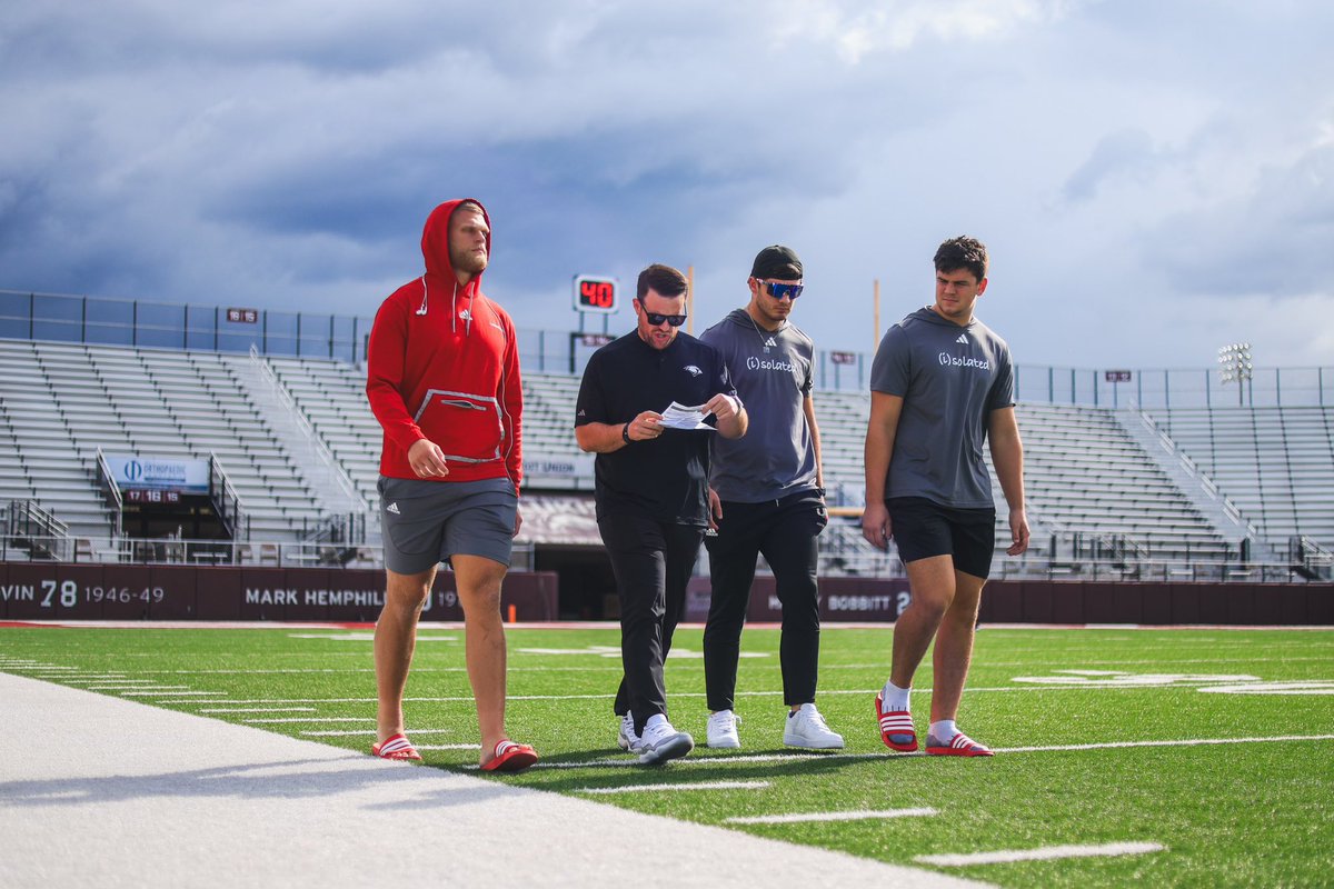 CoachNYoung's tweet image. Happy #NationalTightEndDay ! Just a bunch of guys doing whatever it takes to win! #7thFlo
