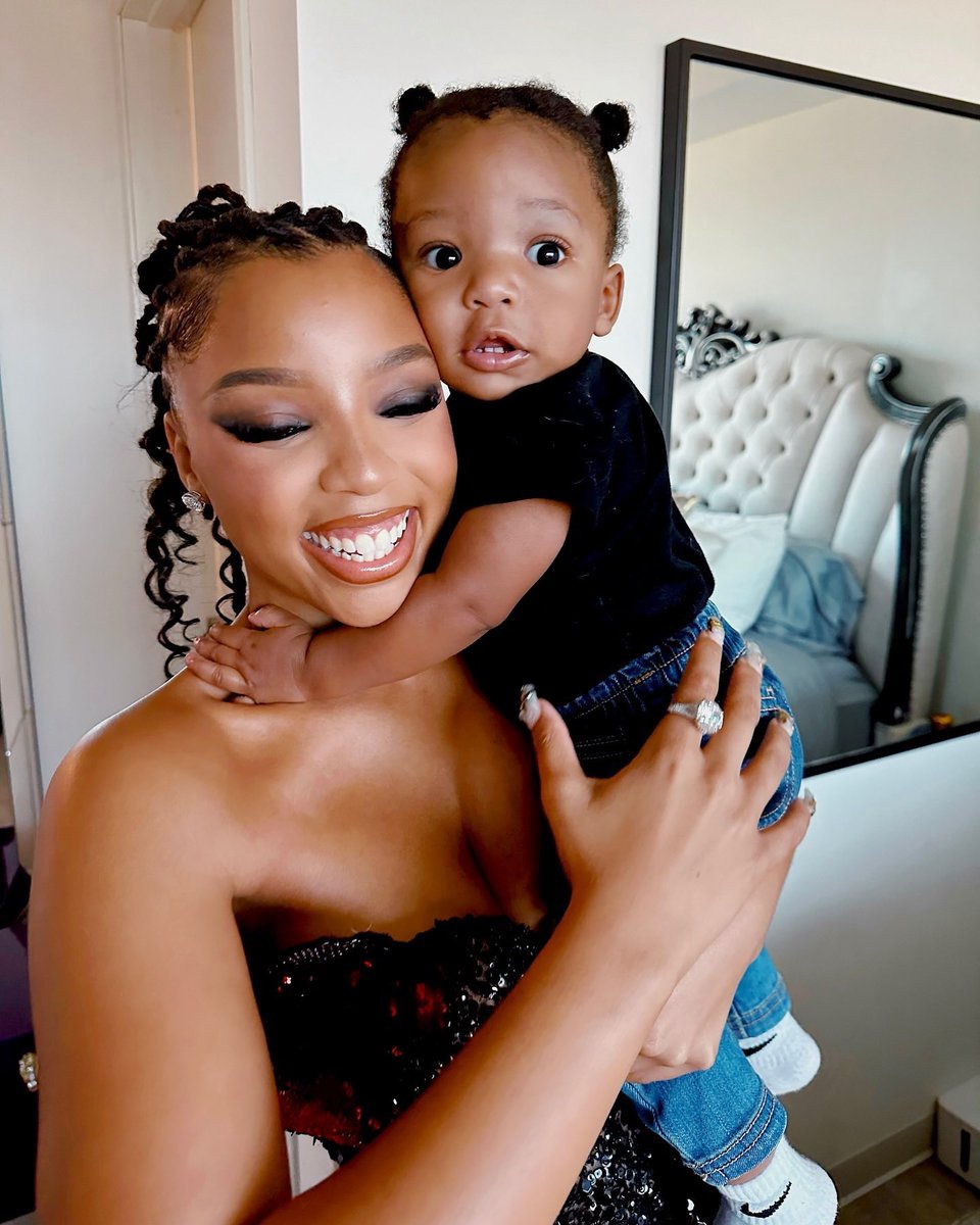 cxhsource's tweet image. Halo and Auntie Chloe! 💕