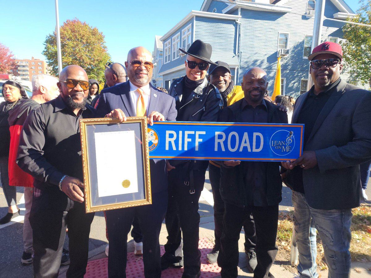 BenjieWimberly's tweet photo. Congratulations to RIFF for having Broadway & 24th St. named "RIFF Road"! #RIFF #EastsideHS ๐๐งก๐๐งก https://t.co/ckGz5EEms3