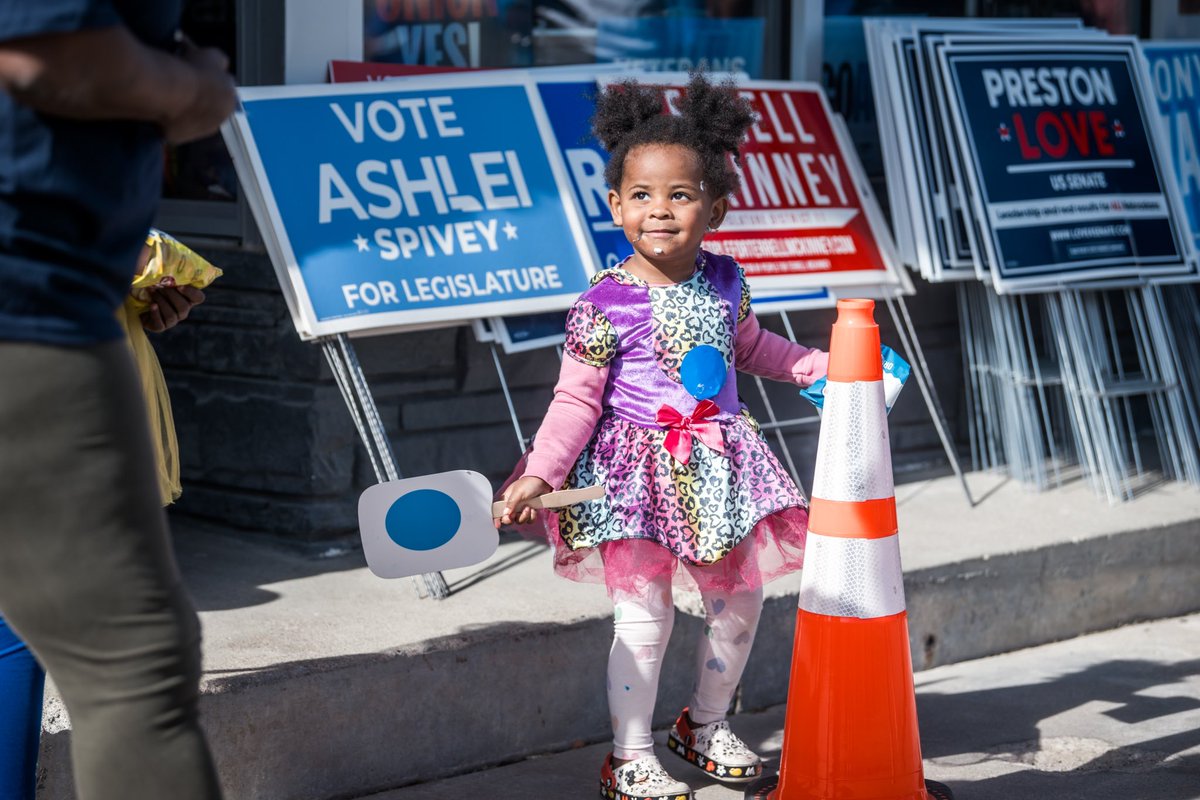 janekleeb's tweet photo. In these moments, I’m reminded of #NebDems unity. There is a shared destiny and joy for each others campaigns. Let’s get @TonyVargas @Love4Senate over the finish line. Thx @mayaharris_ @Justinjpearson for coming in for #HarrisWalz and @SenMcKinneyLD11 @ashleiforne! #Ne2 🔵 https://t.co/psHLRNjshL
